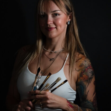 Natalie Nox (Greece) Silver letter gallery2